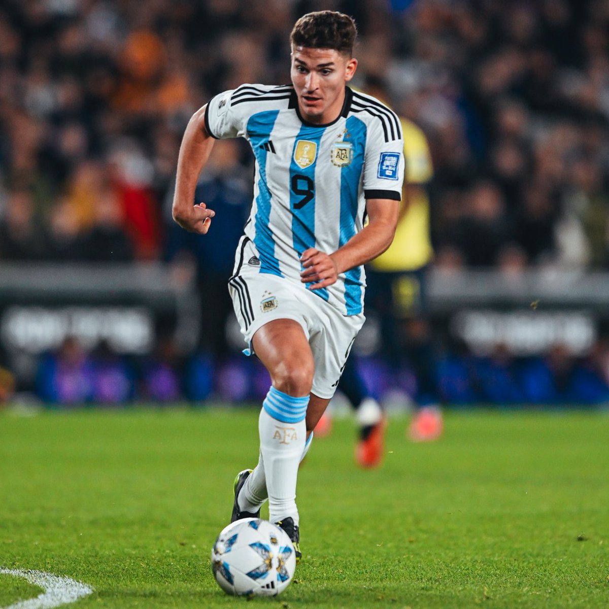 ManCityES's tweet photo. 💙🇦🇷 Se pasó el modo carrera... y aún tiene 23 años. https://t.co/F4sZAA37Ak
