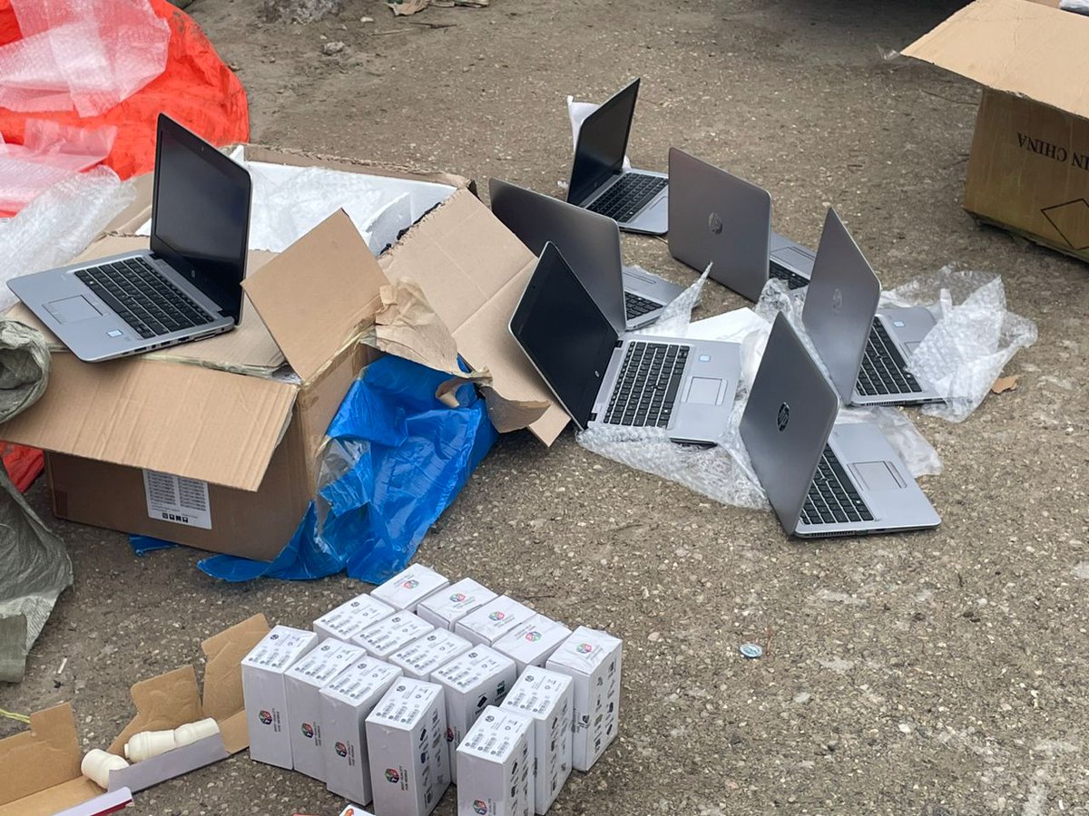SONNALIVE's tweet photo. Security forces in #Afgoye nab suspected Al-Shabaab affiliates carrying laptops & solar panels. Ugandan national among 8 detained. See photos for full story. #Somalia https://t.co/uDpAhDcGF5