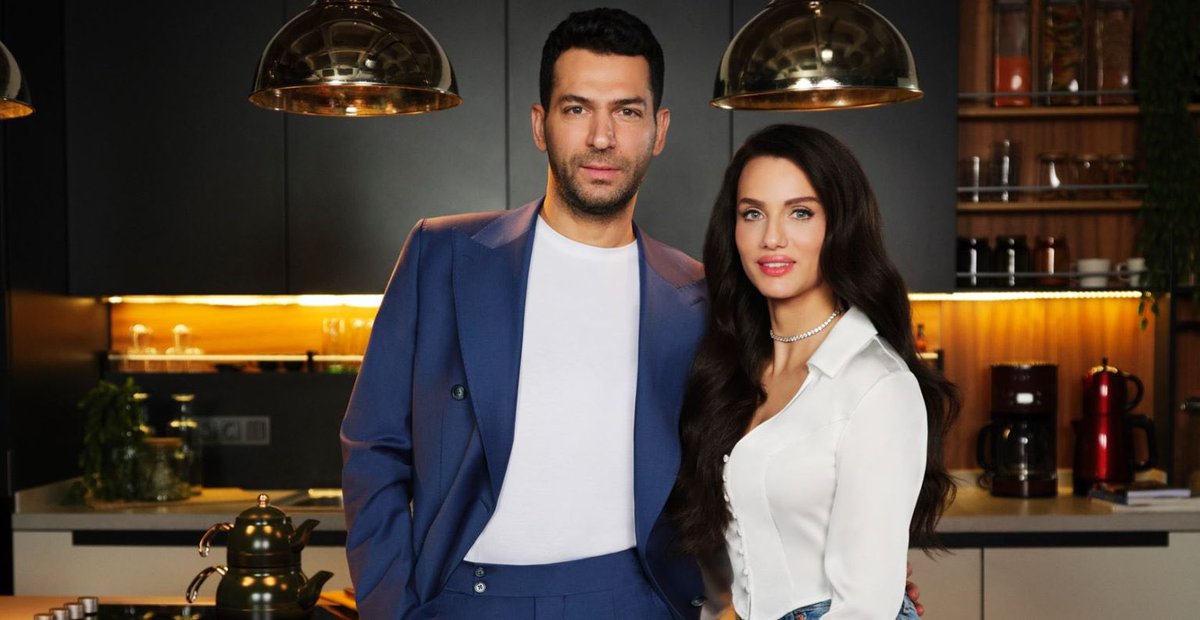arab2turk's tweet photo. #MuratYıldırım ile #İmanElbani
مباراة فنارابخشه و غلطة سراي التي ستقام في الرياض 🇸🇦 غداً ستكون من تقديم الممثل مراد يلدريم و زوجته ايمان ألباني https://t.co/DxiLbAi1aj