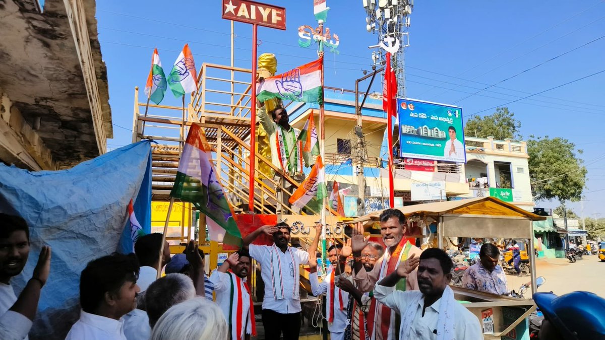 *డోన్ పట్టణం లో ఘనంగా139వ కాంగ్రెస్ పార్టీ ఆవిర్భావ దినోత్సవం*.          

*ప్రజల సమస్యలను పట్టించుకోని అవినీతి,అక్రమ ప్రభుత్వాలను వచ్చే సాధారణ ఎన్నికల్లో  ఓడించండి*  
మీ
Dr.గార్లపాటి మద్దులేటి స్వామి,కాంగ్రెస్ పార్టీ డోన్ నియోజకవర్గ సమన్వయకర్త.