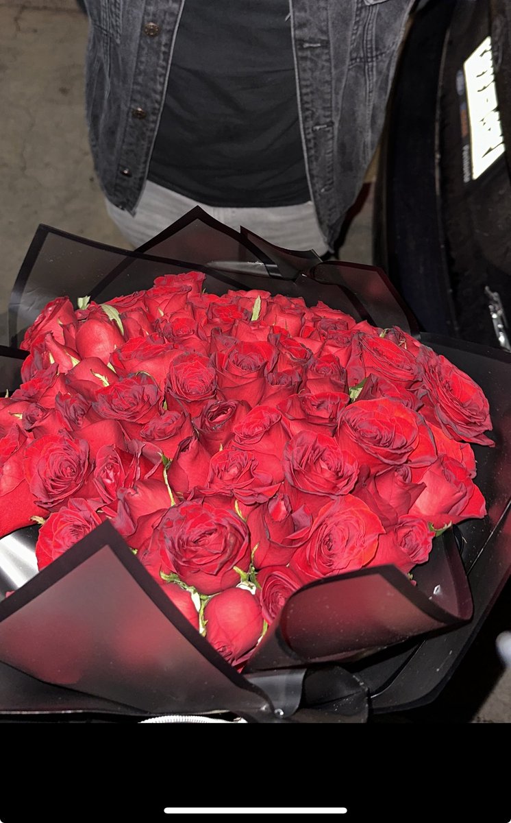 Vanessa21029325's tweet photo. que vivan las flores 🌹 https://t.co/o6zye0HElh