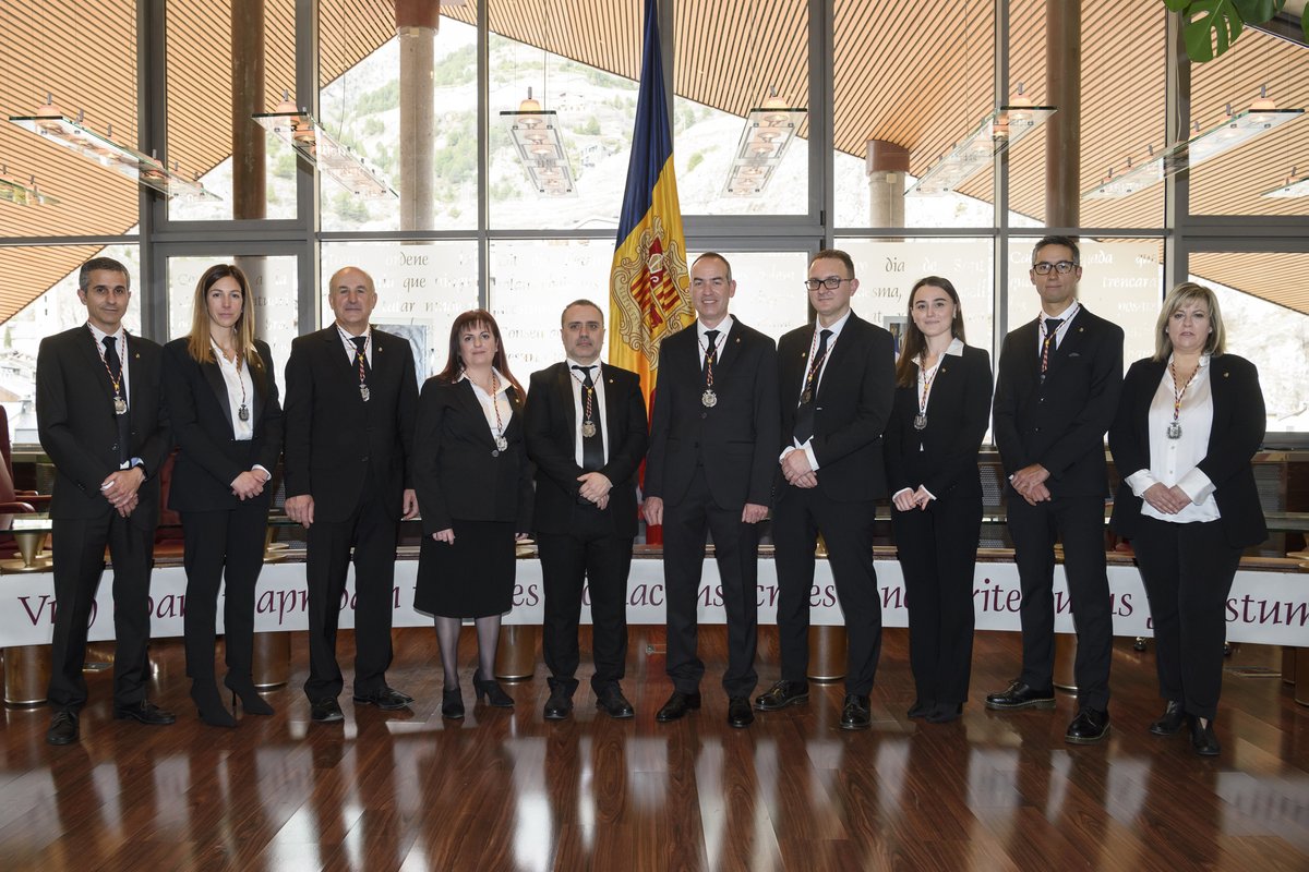 canillo_andorra's tweet photo. Nou equip comunal: Jordi Alcobé (cònsol major), Marc Casal (cònsol menor) i els consellers Miquel Casal, Sebastià Plaza, Misericòrdia Torres, Sílvia Mandicó, Alexander Kinchella, Laura Riba, Joan Antoni Rodríguez,  i Cristel Torres. https://t.co/UyN9fdLALq