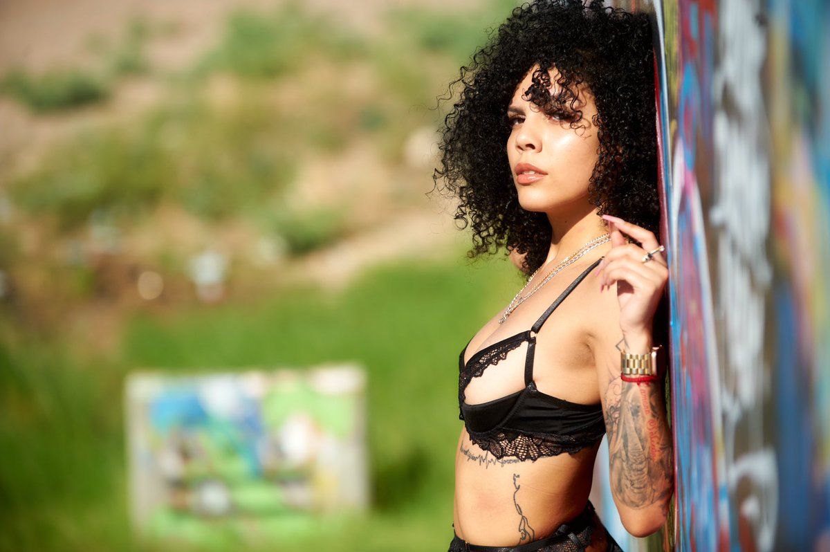 Shutterjock's tweet photo. ShutterjockHQ Photoshoot 

Model: Ms. Destiny Tavarez/IG: @ diivrxx3;
Photographer: The G. A.;
Location: Greater El Paso area;
Wardrobe: @fashionnova;
Gear: @nikonusa D3;
Software: @captureone;

#Latina #Bikini #Model #explorepage  #elpasomodels #FashionNova #CaptureOnePro https://t.co/jCkcNuDJz0