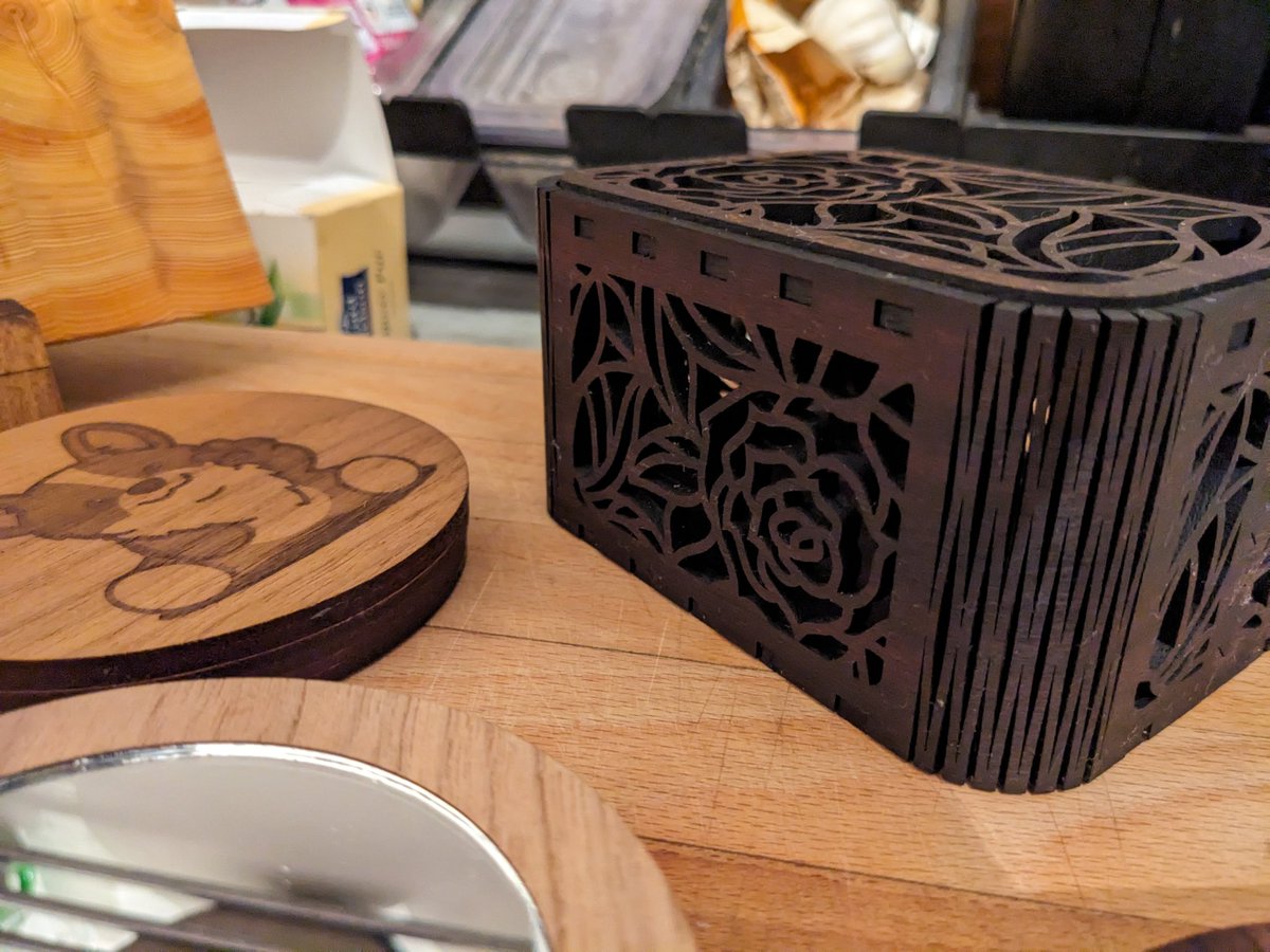 fabien0102's tweet photo. @TejasKumar_ A little box for my girlfriend's birthday 😁 https://t.co/DS61NIYxIt