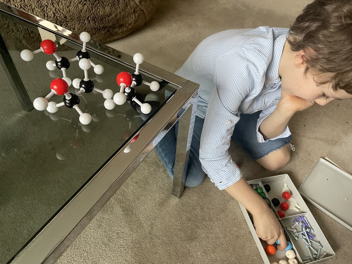 LouiseAJ1's tweet photo. Trying to be a good #sciencemum so I bought some atoms for dear Master 6.7yr old #Christmas but the only molecule I can remember how to make is ethanol so he has been copying it and says he will now use it for his Show and Tell when he returns to school 🤦🏼‍♀️ https://t.co/Ila1srj4Hj