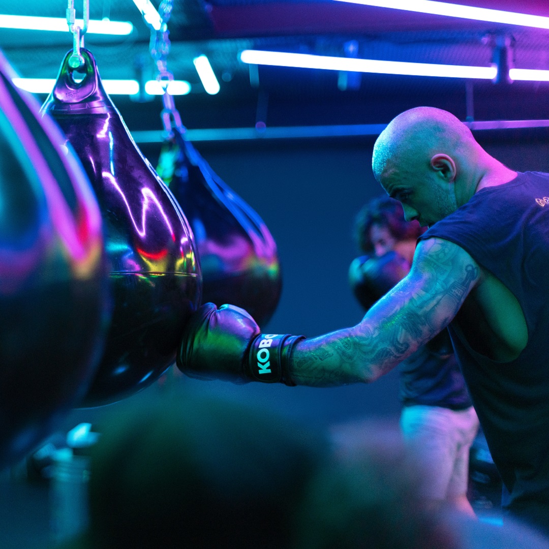 TxConstellation's tweet photo. Set the mood for less with #LEDlighting for #gyms 🥊 

#LEDs are instant start-up, even illumination and flicker-free! ⭐ 

Get expert advice on gym and sports lighting ⬇️ 
https://t.co/8p7SX1GEIi 

#Fitness #LEDLighting #CostEffective #EnergyEfficient https://t.co/RM5g7T0BaU