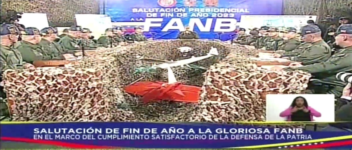 📸 #Enterate || El CJ. de la #FANB <a href="/NicolasMaduro/">Nicolás Maduro</a> destacó que este año se observó el "desarrollo pleno de nuestra doctrina militar bolivariana, de nuestro concepto operacional y de la unión en el combate, en el terreno de la Fuerza Armada Nacional Bolivariana" expresó.