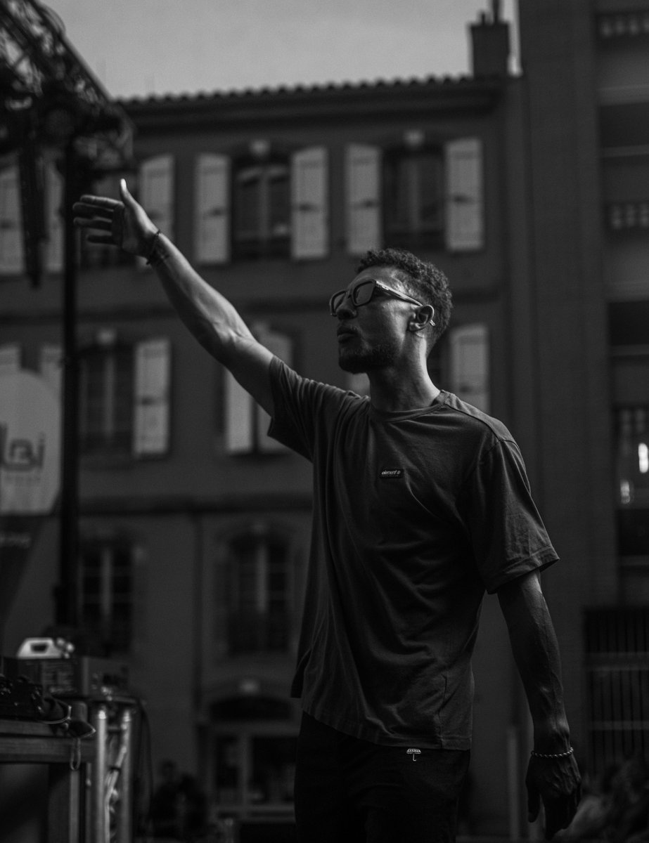 kalvynmusic's tweet photo. 🖤🩶🤍 https://t.co/IJQTsyL47H