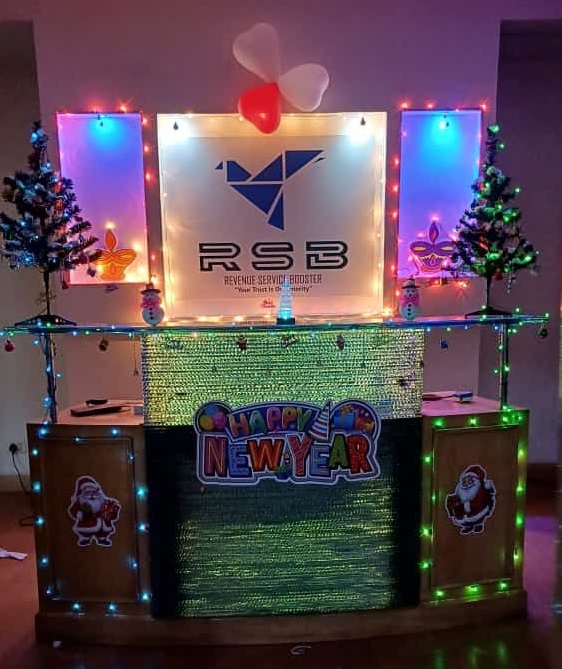 **'The office is not just a place to work; it’s a community that celebrates success, supports each other, and now, embraces the festive spirit. Merry Christmas.🌟🎁'
 #HealthcareLeadership #CelebrateTheSeason #MedicalMilestones  #FestiveFeels #ChristmasSpirit #RSBhealthcare