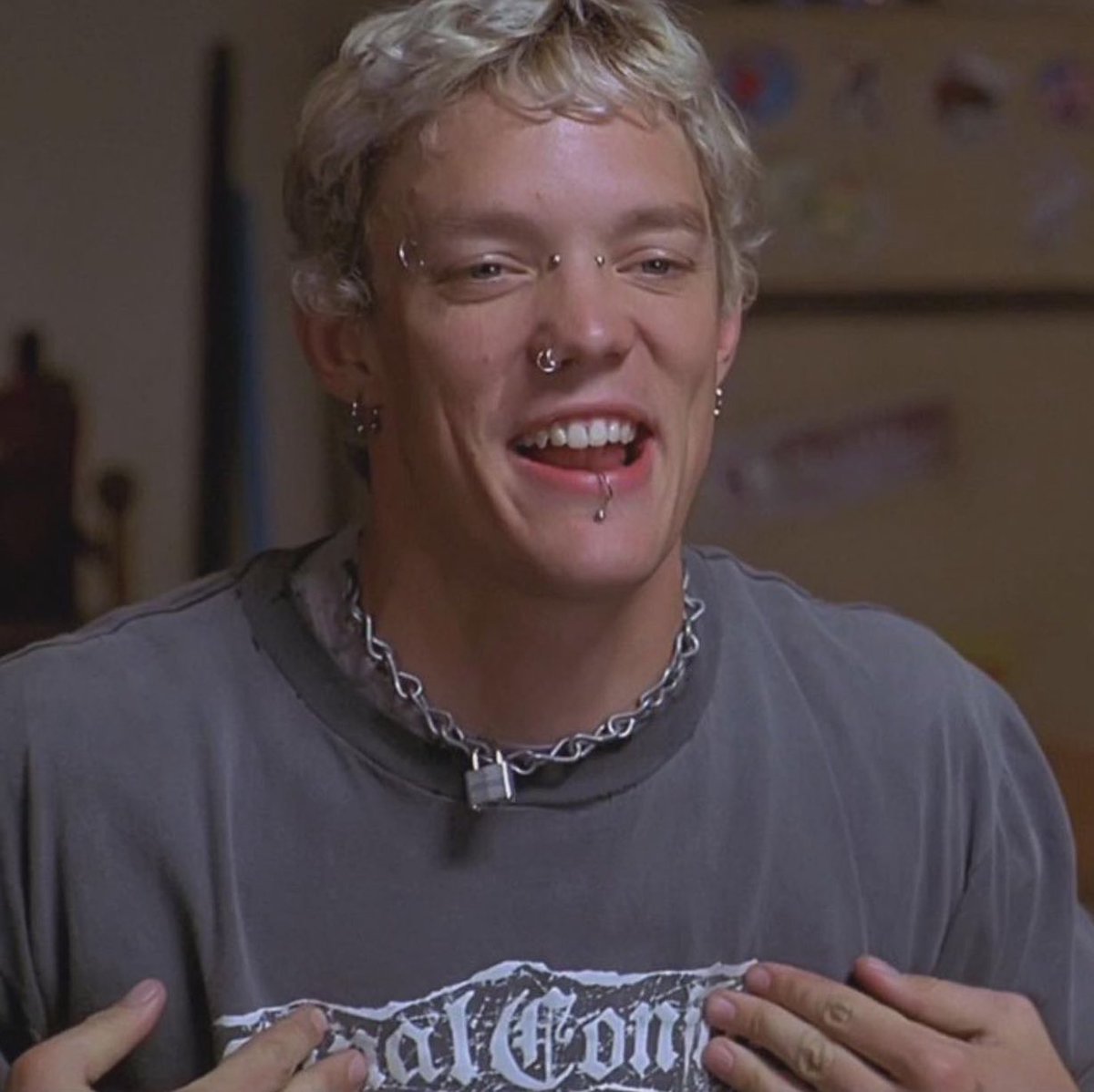 notgwendalupe's tweet photo. matthew lillard in senseless, 1998 https://t.co/3GY49c6nix