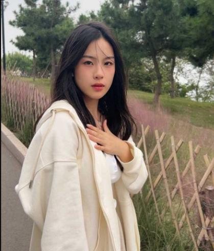 Alger430454's tweet photo. 来自瓜友分享文件：御姐女神 Vita COS圣诞小麋鹿 小PP紧实又挺翘 极品无毛蜜桃 骑乘无毛大雕上 视觉感超强！重口慎入??https://t.co/zZZVBQfJsB https://t.co/4VQ30OD3XO