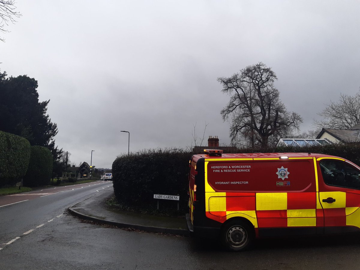HWFRSHydrants's tweet photo. Finishing the year with a visit to our service border with Wales, in a very wet Eardisley.
Hopefully everyone had some quality time with their nearest and dearest over Xmas......Wishing you all the best for 2024. https://t.co/W5oKthkJc7