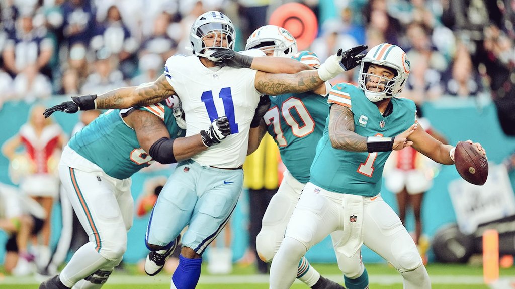 TheStarWeAre's tweet image. 🚨 THROW THE FLAG! 🟨

If you think these pictures 
are holds, you'd be right. If you think they were called, you'd be wrong. 👎 

#Cowboys Micah Parsons has not only drawn Zero Holds since Week 6, he has only had a hold called against him TWICE all season!