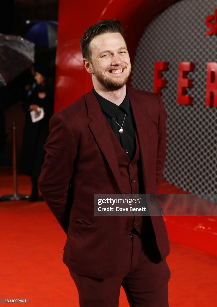 Seapeekay's tweet photo. @QSMPGlobal Me pulling up to the QSMP Awards ( please invite me ) https://t.co/lwhULJqSfK