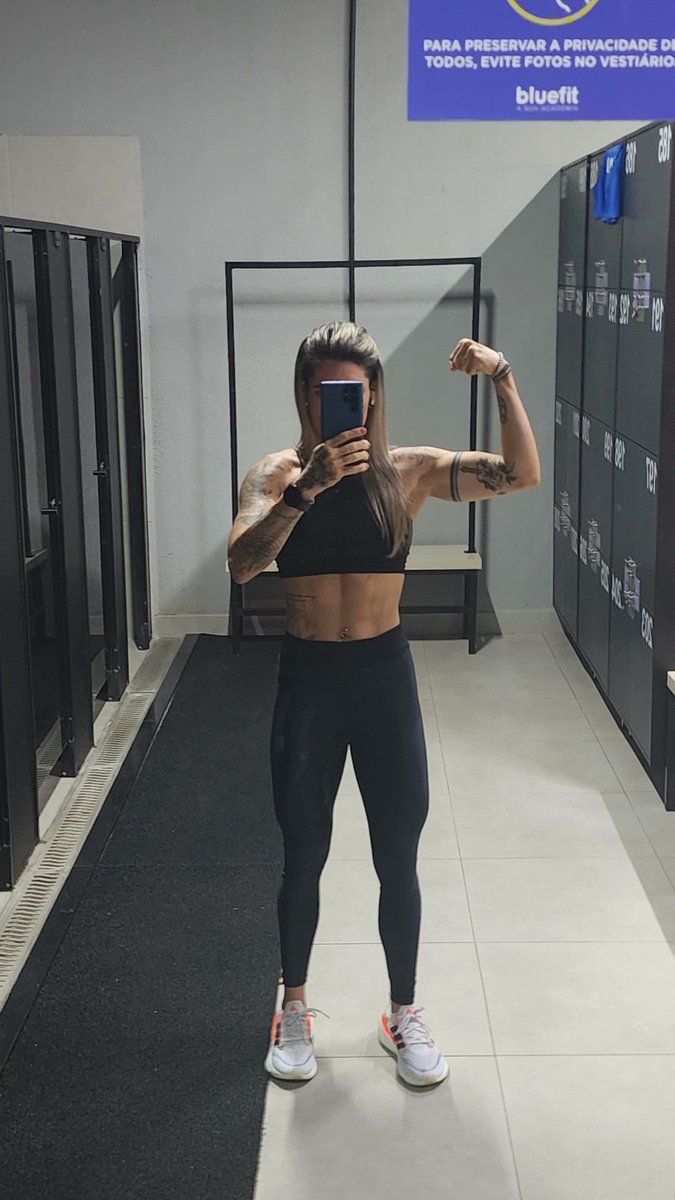 _____ics's tweet photo. encontrei o campeão brasileiro de fisiculturismo Felipe Novaes hj na academia ele simplesmente fala "rapaz seu shape tá top hein" ihuuu e assim eu ganhei meu dia! #shapeON💪 https://t.co/MX9kAqcNrn