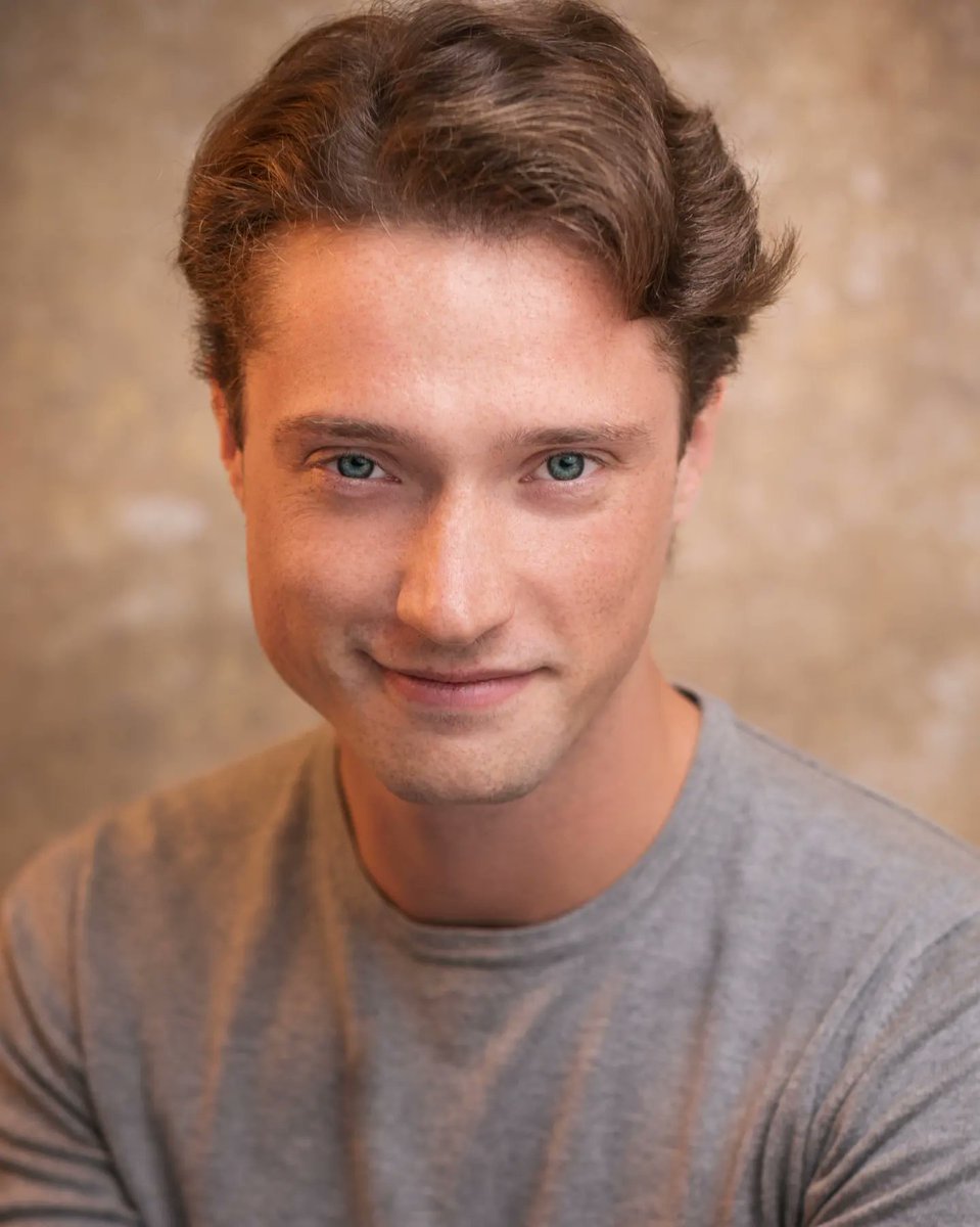 We are approaching the end with day 6 of my new headshots 🤩

Fifty shades of grey.....or 2....with a very different vibe but I'm sure you know which one I prefer !

Again thank you so much @samuelblackphotography for your amazing work 😍
 #alexandreblin <a href="/CMA_London/">CMA</a>