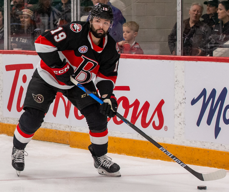 FPC_AHL's tweet photo. ICYMI: Forward John Quenneville signed a contract with HC Lugano (Swiss NL 🇨🇭) on Dec. 12.

Quenneville joined the @BellevilleSens in Feb. 2023 after 19 games in the SHL 🇸🇪.

In 25 #AHL games last yr: 4G + 11A = 15 PTS.

📸: Chris Tanouye / Freestyle Photography

#AHLTransactions https://t.co/vm6yyLGIfH
