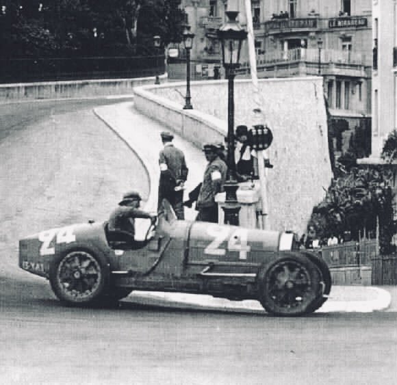 Philippe Étancelin born on 28 Dec 1896. A pre-WW2 ace, he was in his 50s when #F1 began. #AnorakFact: finishing 5th in 1950 #ItalianGP, at 53 years 249 days, he became & remains oldest #F1 world championship points scorer. Pic: Monaco, ’30, Bugatti T35C.