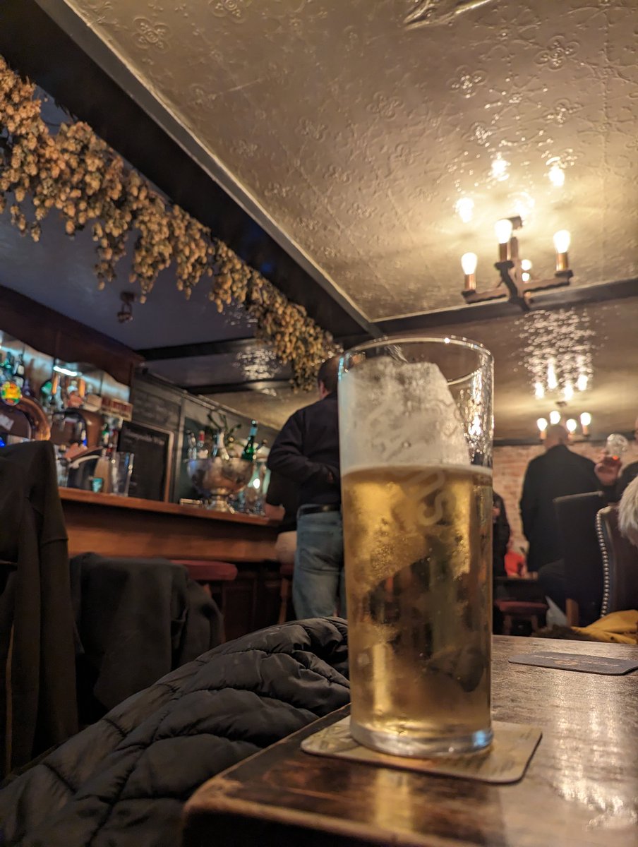 SELondonBoozers's tweet image. Honeysuckle Inn 31 Honeysuckle Road #CT11 this place was very busy. Young personable landlord engaging with punters at the bar. They have a barbershop in the back room and done a decent paint job to celebrate the Jubilee in 2022 (last photo) 👌🍻