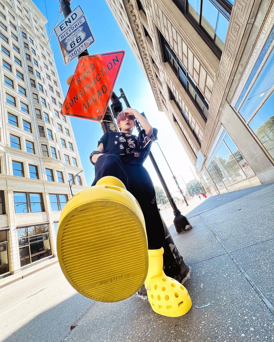 Yeonjuhun's tweet photo. Summer in Chicago with cheese-boots. https://t.co/kMX5hMzmBx