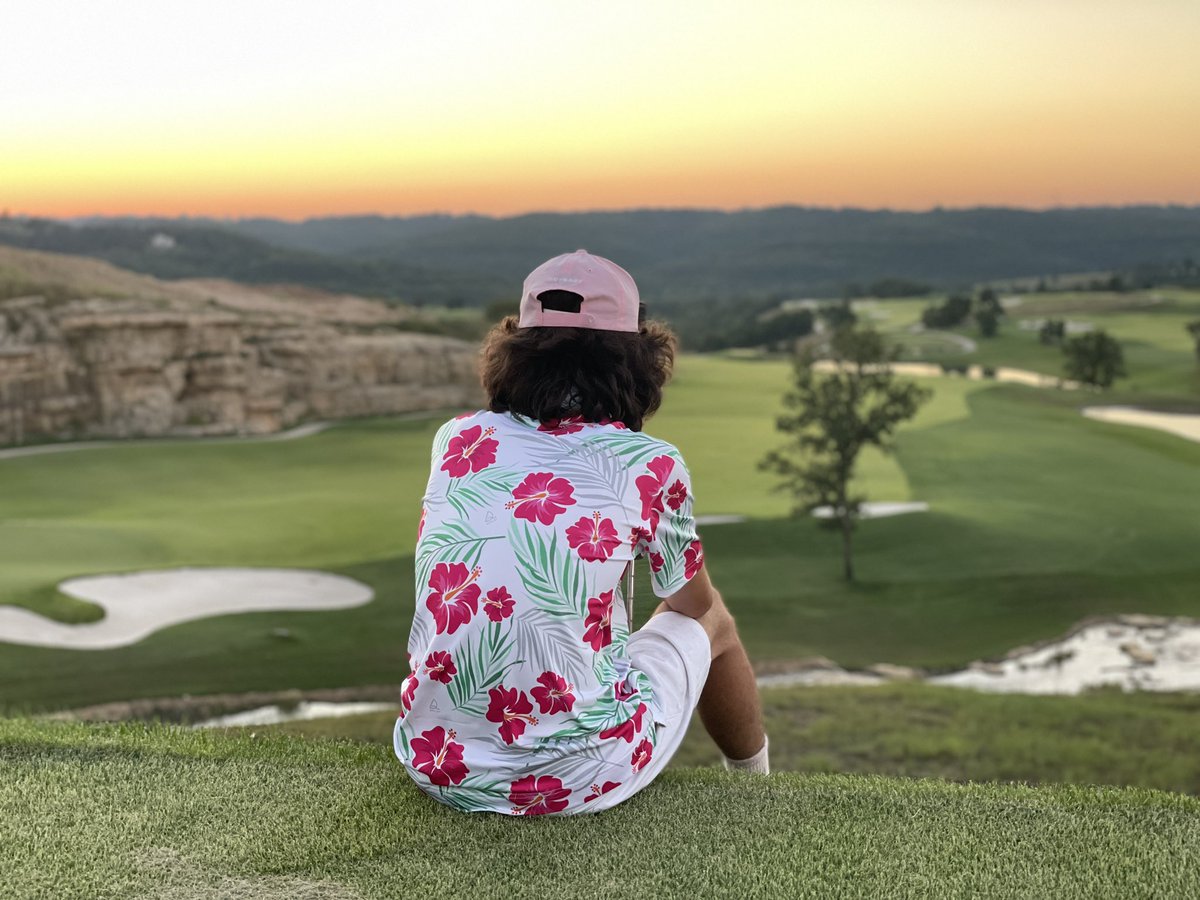 Rybbie's tweet photo. @Top100Rick Paynes Valley, September. 19th hole tee box. #Pure https://t.co/t3IywlS1Lg