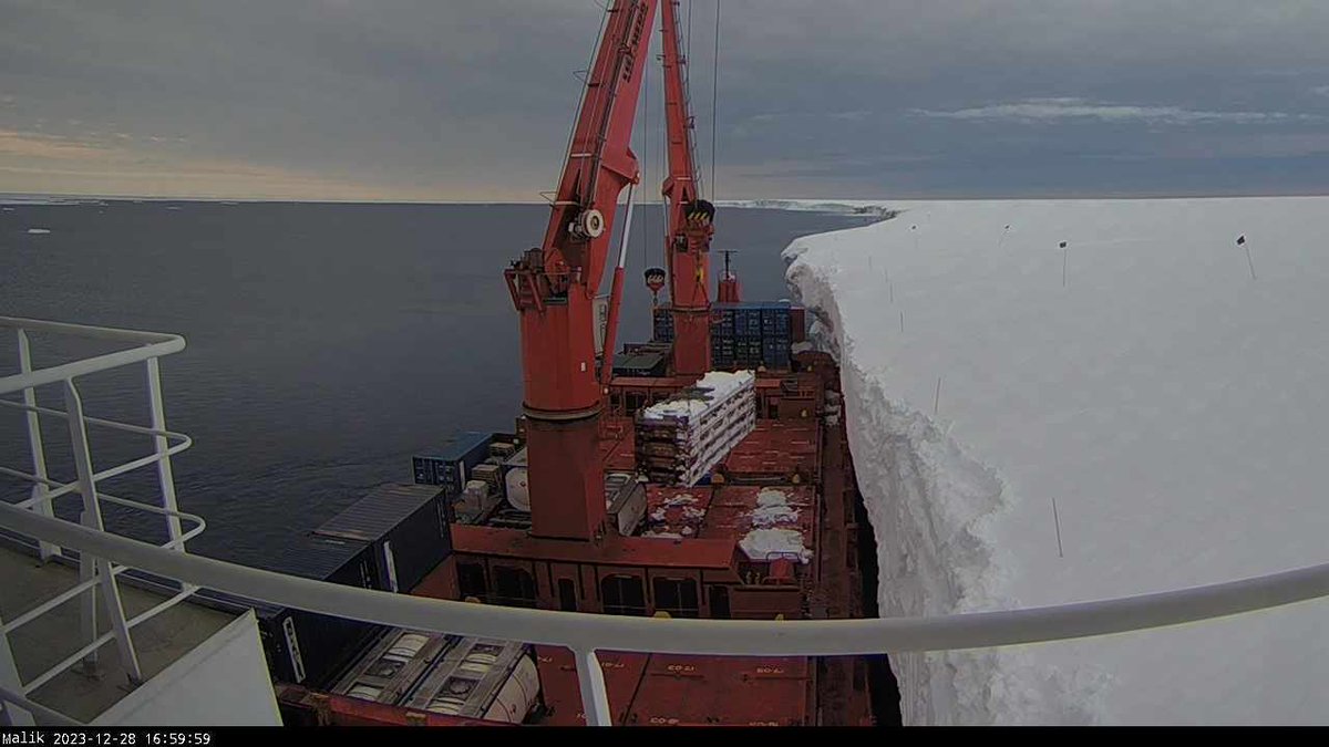 UK_Shipspotter's tweet photo. The “Malik Arctica” at Halley Station, Antarctica. Latest pictures from the ships webcam 16:59hrs Looks like using container to knock off the overhanging ice
#malikarctica #royalarcticline #britishantarcticsurvey #atkabay #halleystation #portofharwich https://t.co/w3LwbFmnEg