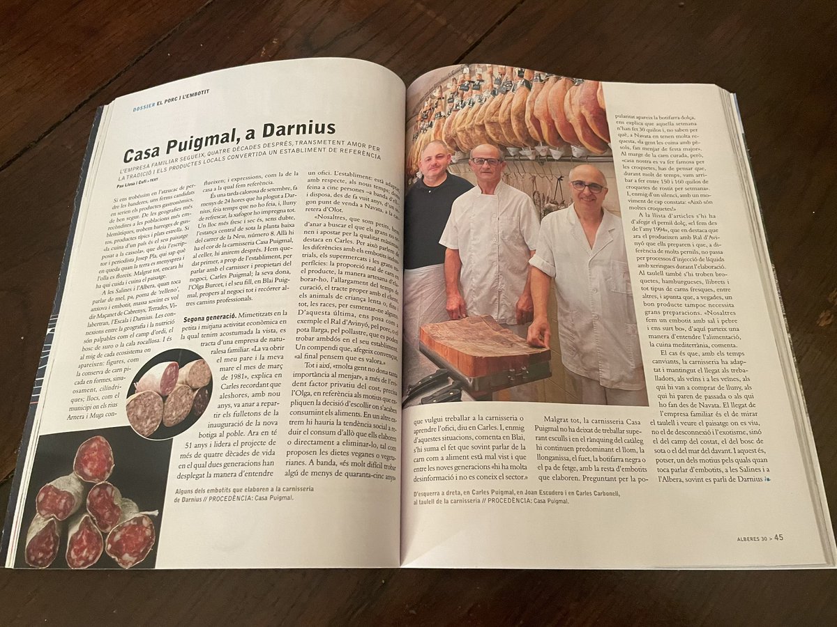 Llosa_pau's tweet photo. ✏️ L’editorial @GrupGavarres m’ha publicat dos articles a la revista #Alberes que parlen del comerç, la vida i els productes locals.
😊 Més il•lusió fa que t’encarreguin un article del teu poble.
📌 A més, el 14 de gener presentem la publicació a l’Ajuntament de Darnius. https://t.co/ND24V5JbU3