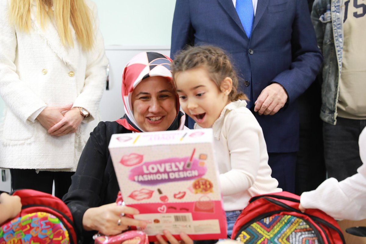 KizilayKurumsal's tweet photo. “81 İl 81 Anaokulu Projesi" kapsamında Manisa’da yapımı tamamlanan Şehit Uzman Çavuş Vedat Öz Kızılay Anaokulu'nun açılışı son Başbakanımız Sayın Binali Yıldırım ve eşi Semiha Yıldırım, Milli Eğitim Bakanı Yusuf Tekin, Genel Başkanımız Prof. Dr. Fatma Meriç Yılmaz ve çok sayıda davetlinin katılımıyla gerçekleştirildi.