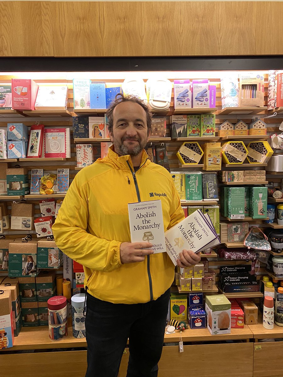 BroadStBooks's tweet photo. Author @grahamsmith_ popped in to sign copies of his book Abolish The Monarchy today! We now have signed stock so come to Waterstones Reading to grab a signed copy!
#waterstones #waterstonesreading #grahamsmith https://t.co/Au3eTVssFk