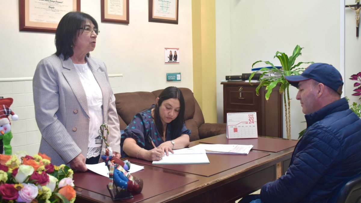JeffersonCaroC's tweet photo. ¡Nuestra Posesión Notarial! 👩🏻‍⚖️

A esta hora, en la Notaría Primera a cargo de la Dra. Judith Ortegón, en el acto jurídico de toma de posesión como alcalde del municipio de Chiquinquirá, con efectos fiscales y administrativos, a partir del 1 de enero del año 2024.

🤍❤️💙 https://t.co/ZkvukZNc9e