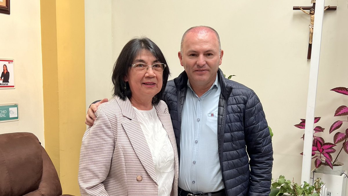JeffersonCaroC's tweet photo. ¡Nuestra Posesión Notarial! 👩🏻‍⚖️

A esta hora, en la Notaría Primera a cargo de la Dra. Judith Ortegón, en el acto jurídico de toma de posesión como alcalde del municipio de Chiquinquirá, con efectos fiscales y administrativos, a partir del 1 de enero del año 2024.

🤍❤️💙 https://t.co/ZkvukZNc9e