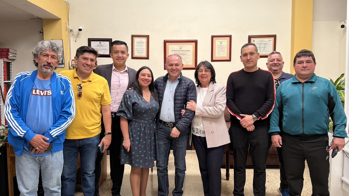 JeffersonCaroC's tweet photo. ¡Nuestra Posesión Notarial! 👩🏻‍⚖️

A esta hora, en la Notaría Primera a cargo de la Dra. Judith Ortegón, en el acto jurídico de toma de posesión como alcalde del municipio de Chiquinquirá, con efectos fiscales y administrativos, a partir del 1 de enero del año 2024.

🤍❤️💙 https://t.co/ZkvukZNc9e