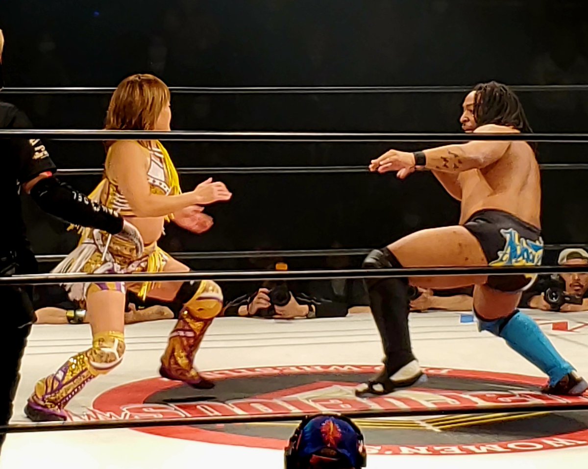 yellowwave0124's tweet photo. 2023/12/28 #Marvelouspro
新木場大会 年内最終戦
VinnieMassaro &
永島千佳世 & 彩羽匠
対 #Alphazo 選手 強敵 1人目
#永島千佳世 https://t.co/kwJJ4Z0SXA