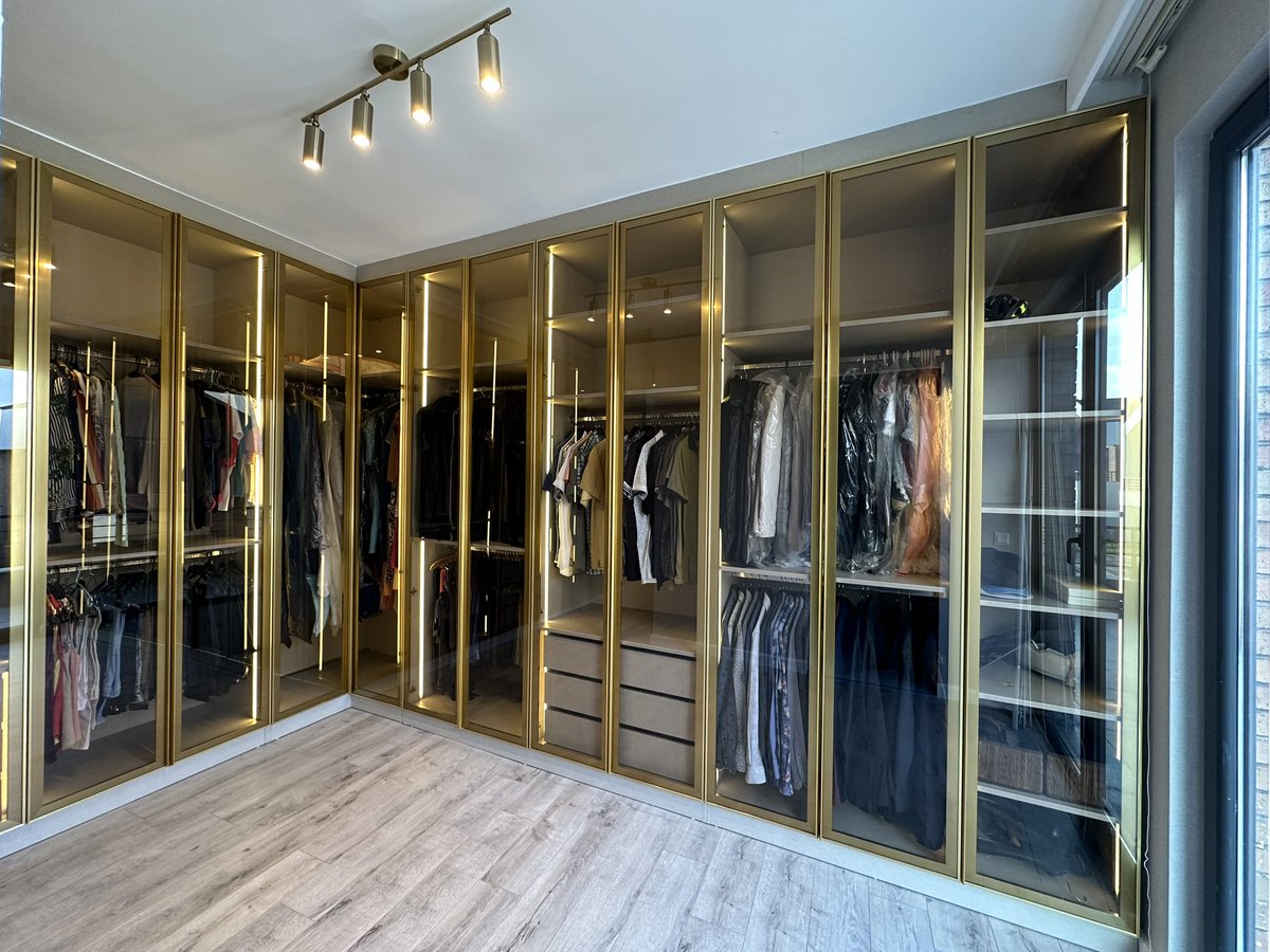 dessonidesign's tweet photo. DESSONI CAMLI GOLD GİYİNME ODASI #dessonidesign #dessoni https://t.co/56h7q9PSC7 @YouTube aracılığıyla https://t.co/w1p9Bv4p6F