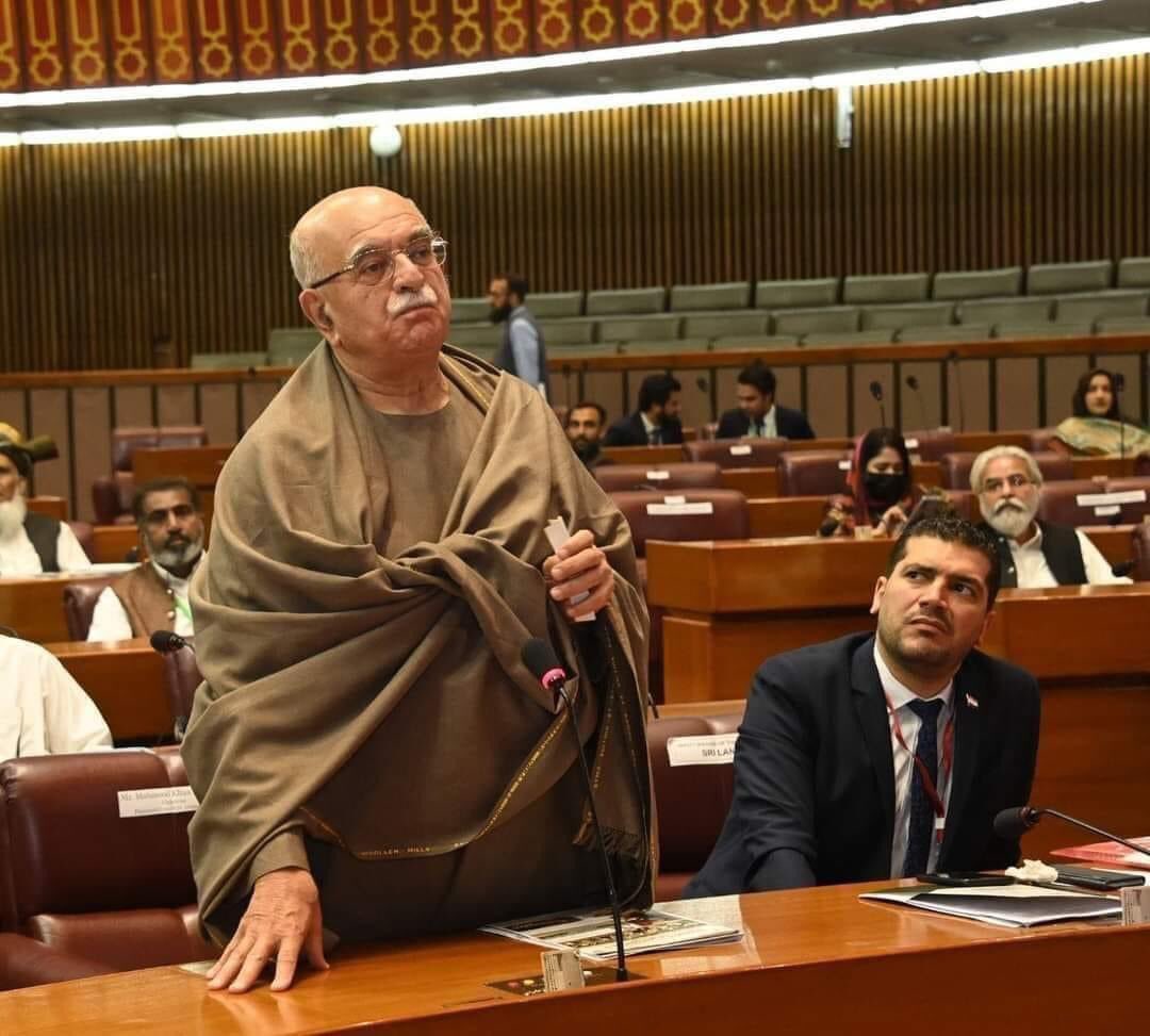 haroonwaxir's tweet photo. ښاغلي محمود خان اڅکزی زمونګ ملی رهبر دی . د غاښتلی سیاسی او مدنی ژوند د چه نه پټ ندی. موصوف هيڅ کله پچه پسې بد رد نه وائ.، ګرچه که سومره سیاسي مخالف ئ ولي نوی .
دائ چی کله هم مجلس کوی نو د واي چی مونګ چه ته کنزلي یه بد رد نوايو
#vote_for_tree
#VoteFor_Mashar https://t.co/9XNkNDLHfu