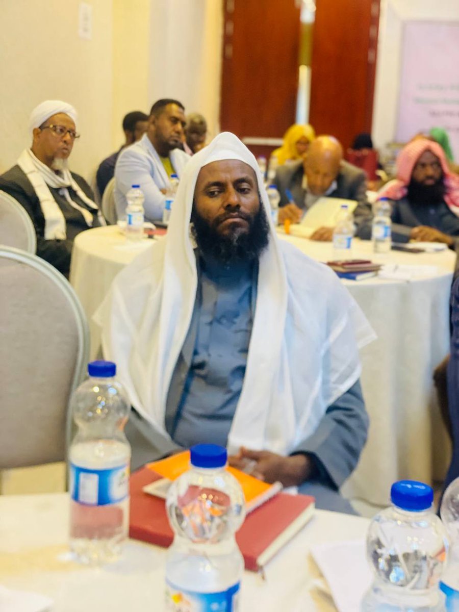 EMRDA6's tweet photo. የኢትዮጵያ ሙስሊሞች የእርዳታ እና የልማት ማህበር  ኢስላማዊ የአየር ንብረት ለውጥ የድርጊት መድረክ በሚል መርህ ዛሬ ታህሳስ 18 2016ዓ.ም በኤሊያና ሆቴል ባዘጋጀው ፕሮግራም መሻኢኾች፣ ኢማሞች ስለ አየር ንብረት ለውጥ እንዲያስተምሩ ጥሪ ቀርቧል። https://t.co/5zRuqtlZnt