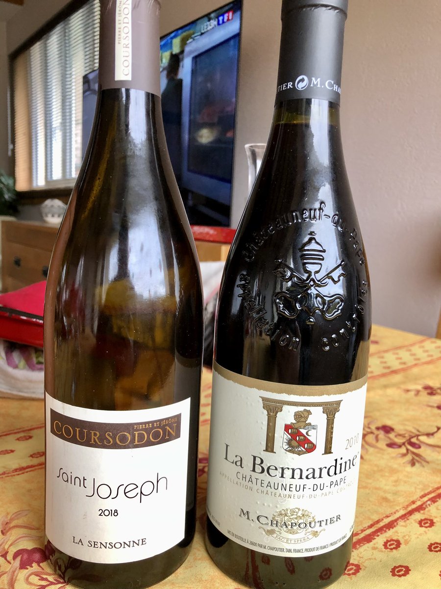 VinsAmateur's tweet photo. Escargots d’un traiteur Bressan, civet de sanglier cuit en cocotte Staub, avec deux vins choisis pour lui tenir tête : magnifique Sensonne de #Coursodon qui demande néanmoins encore un peu de temps de cave. Et Chateauneuf de #Chapoutier fondu, finement épicé.
Quel festin ! https://t.co/LqTctBfovd