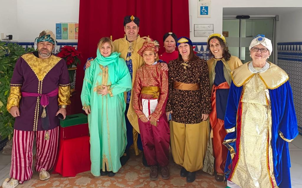 AGSSurSevilla's tweet photo. 🌟🏨Manaña de ilusión navideña vivida en el HARE de #MoróndelaFrontera con la visita del #CarteroReal. Pacientes, familiares, niños y profesionales lo han celebrado junto a los abuelos de la residencia municipal

#Navidad
#HumanizAGSSurSevilla https://t.co/IpbOGyXRJ9