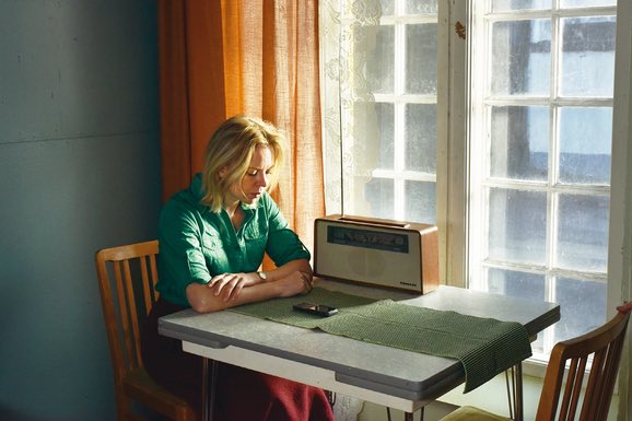 <사랑은 낙엽을 타고>의 안사이자 핀란드에선 오랫동안 토베 얀손의 영화적 화신인 배우 알마 포이스티 인터뷰. 엔딩신에 관한 배우의 답변이...