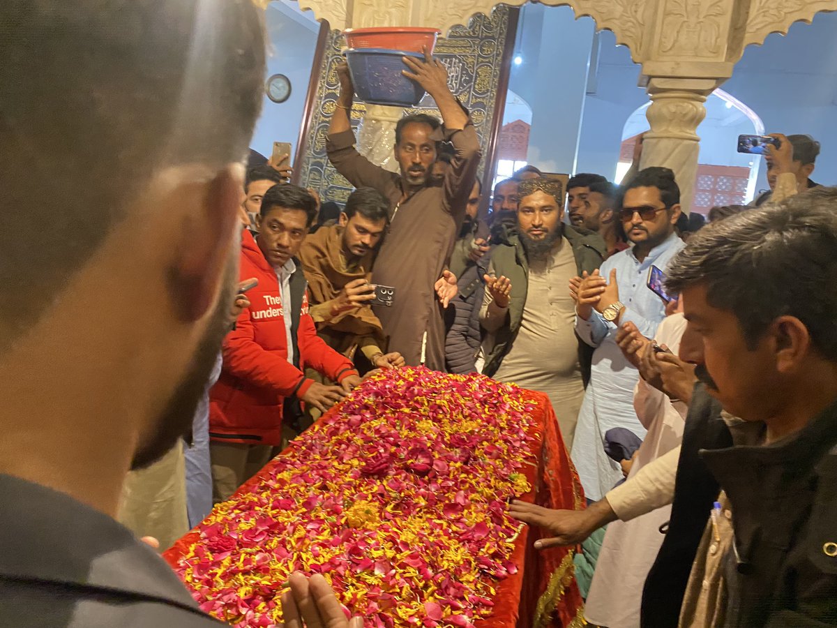 SyedMazharPPP's tweet photo. شہید محترمہ بینظیر بھٹو کی بہادری اور جراّت کو سرخ سلام۔
نواجون لیڈر محترم جناب بلاول بھٹو صاحب کی اللہ پاک حفاظت فرمائے آمین۔
*27 December*
*یوم شہادت بینظیر بھٹو*😢☹️
#27December2007 #AsifaBhuttoZardari #BilawalBhutto #AsifAliZardari #BBZ #ppp https://t.co/1b2s7qMhrm