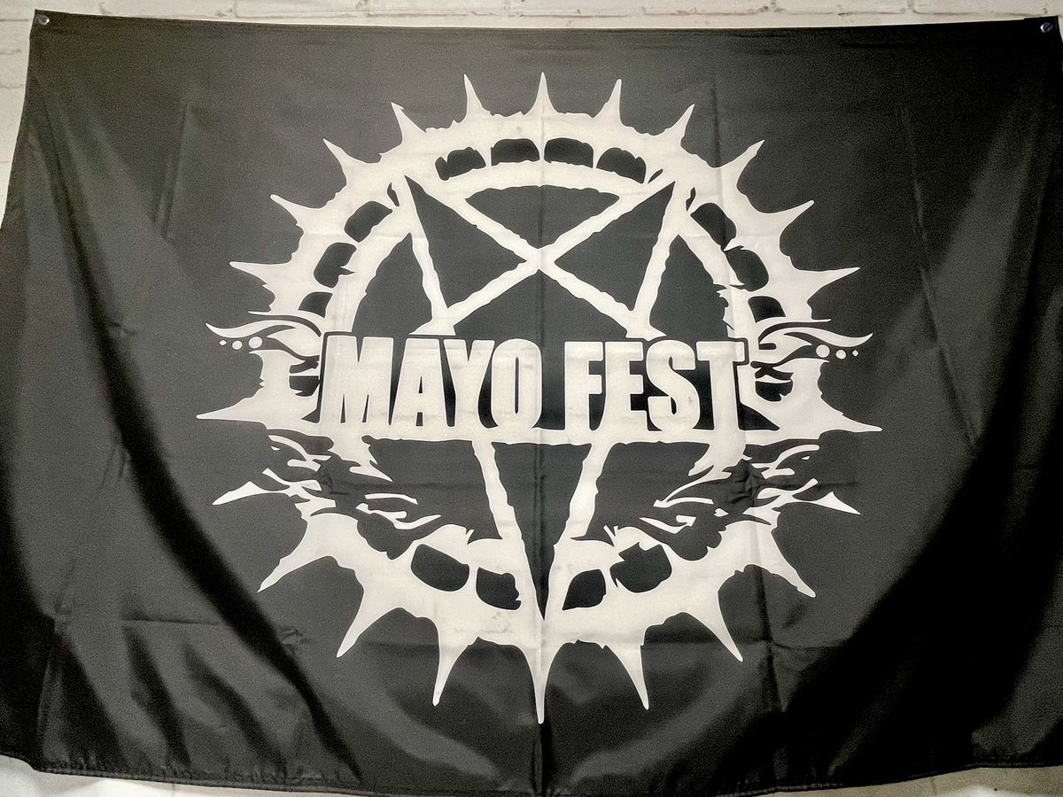 Mayo_Drums's tweet photo. そして……✨️🥹🥹🥹✨️
2019年からの私の夢を……

叶えて下さいましたぁぁあ！！！

御協力してくれた皆様ありがとぉぉぉお✨️😭😭😭✨️

物販席に貼ってあったこのFLAG、皆さん見て頂けましたか？✨️🥹✨️これ、皆様からのお誕生日プレゼントだったんです✨️😭😭✨️

Knot Festに行ってからというもの、大きなロゴのタオル（ビーチタオル）に憧れ、その後アチエネを見て旗カッコイイとなり、HADESにもプレゼントして頂き(´>∀<｀)ゝ笑、つつつ、遂に、レムダイさんが作ってくれた、この私の大好きなMayoFESTロゴの旗まで作ってくれましたぁぁあ✨️😭✨️

御協力頂いた皆様本当にありがとぉぉぉお✨️😭😭😭✨️

この旗挿して毎日チャリで靡かせたい位嬉しい✨️😭😭😭✨️一生大事にする✨️‼️