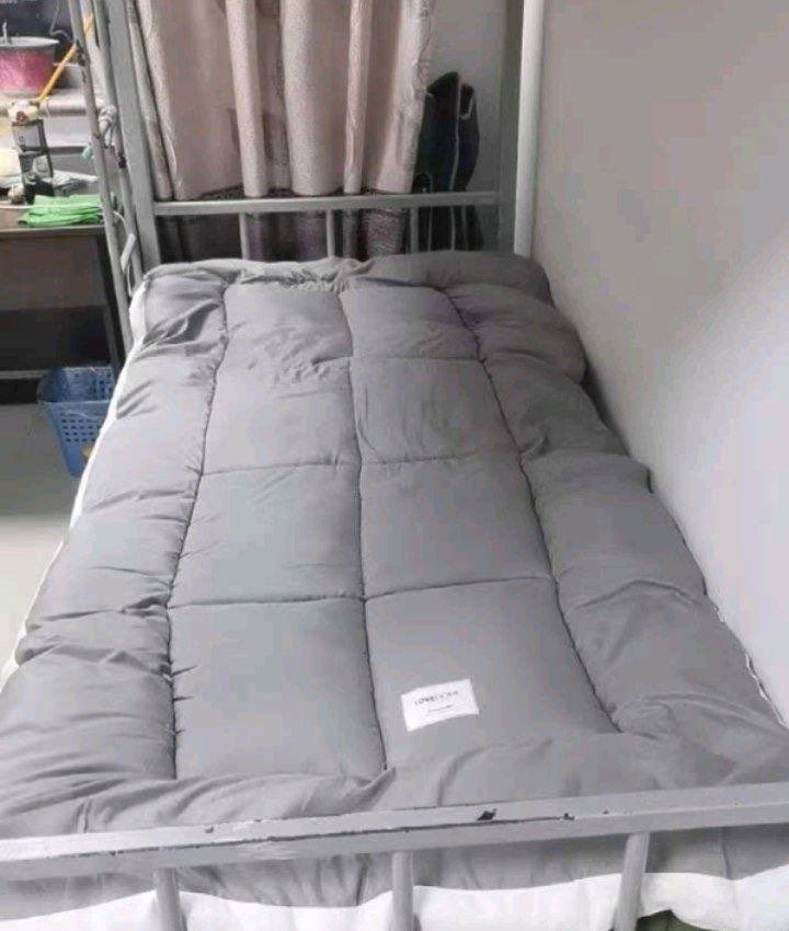 shopwithfiyn's tweet photo. thank you kepada yang viralkan topper mattress ✨

kepada yang sakit belakang dan student yang duduk asrama or rumah sewa, please get your topper mattress now 😭 

selamatkan tulang belakang anda , sumpah korang akn rasa bersyukur dptkan topper mattress skrg 🥺

— a thread https://t.co/AaM0FJh9UA