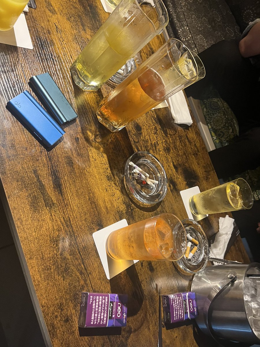 fedlestar's tweet photo. 今日も楽しく仕事の話熱く語っております〜
年内最後乾杯しましょう🍻
#adbar https://t.co/uCdwKuu8DT