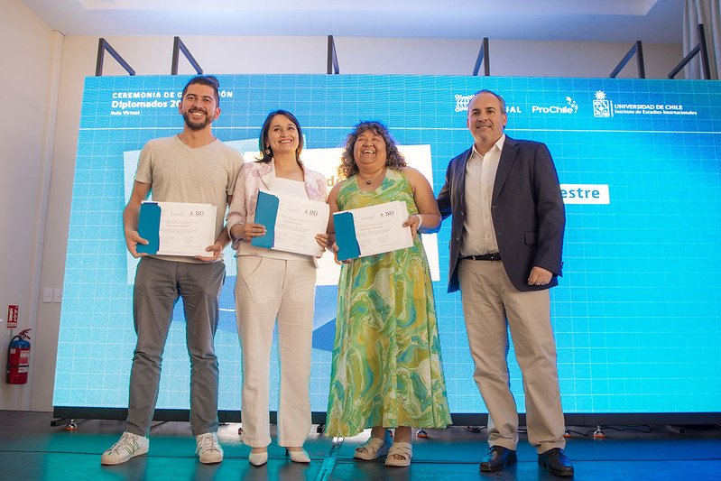 ProChile's tweet photo. 📑 💻 Aula Virtual de ProChile cierra año académico 2023 con más de 1.100 estudiantes capacitados en nuestros distintos cursos y diplomados. Conoce los cursos y lo que se viene en nuestro programa de formación  https://t.co/1vrfMgoEy0💻 https://t.co/eNUBqBQxgH
