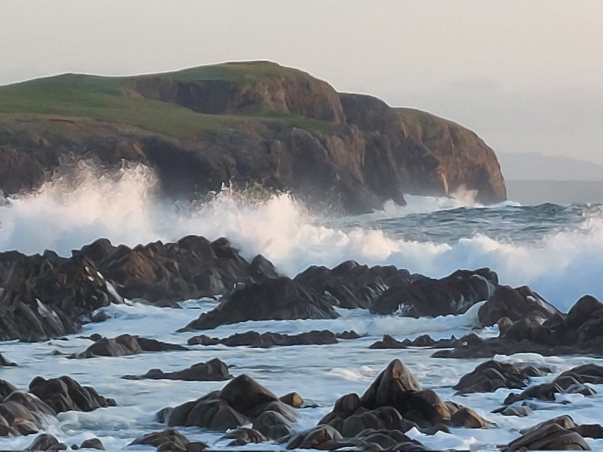 Rosieekelly28's tweet photo. December waves...
Post Christmas walks...
#Dunaff
#StormHour https://t.co/6nUpYrWwVe