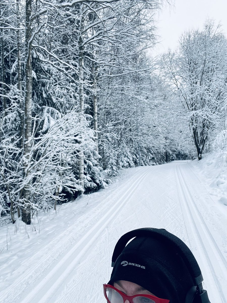 KatjaLuojus's tweet photo. Kaipaako joku loman viettoon vinkkejä? Hyväksi havaittuja:
🧡 hiihtäminen
🧡 päiväunet
🧡 lukeminen
🧡 avanto
🧡jouluherkkujen rääppijäiset
#loma #vinkki #tekeminen #oleminen #vapaa https://t.co/8VGq9a25LT