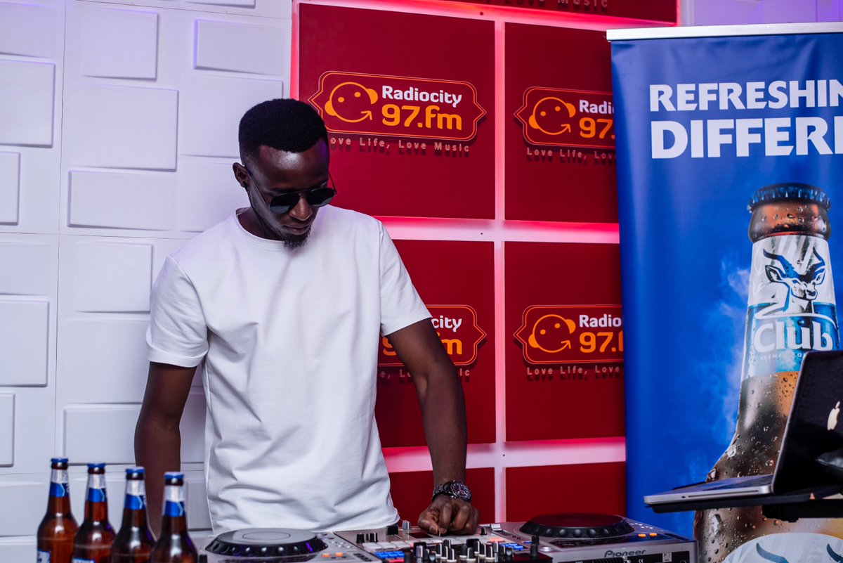 97fmRadiocity's tweet photo. The music doing all the talking with @Andrey256_ 

#RCNYE powered by @ClubPilsener 

📻:97FM/ Listen online: https://t.co/XITsaLt5XL https://t.co/yIta4gW9eN