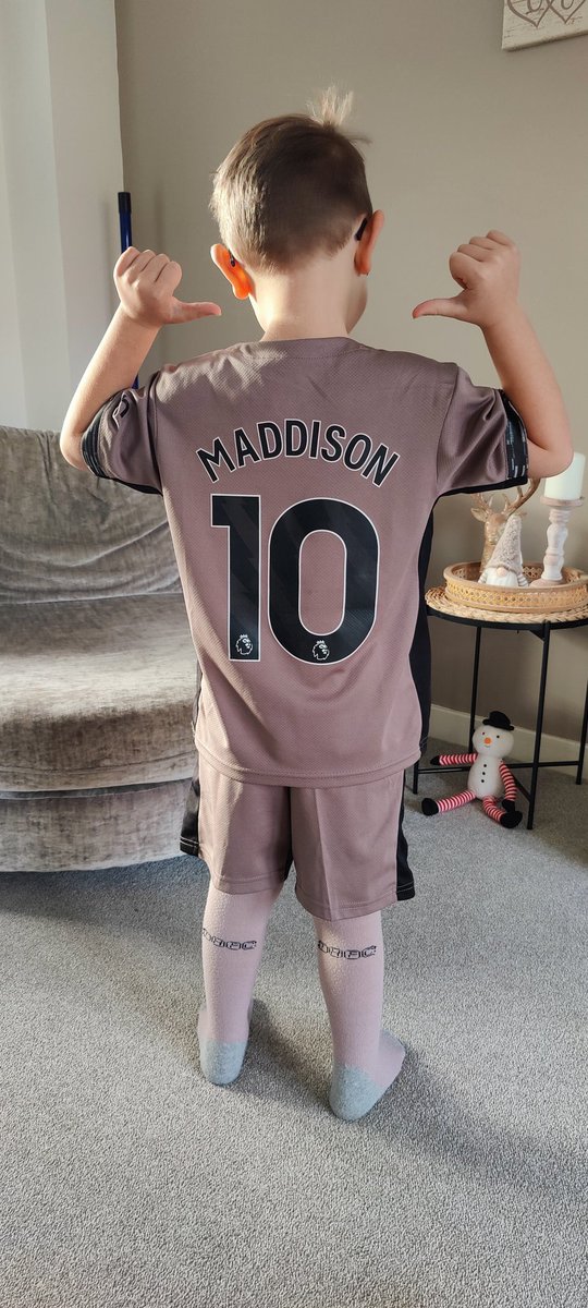 razza_mattaz's tweet photo. @Madders10 Ronny is looking forward to seeing you back playing. Absolutely loves his new kit #COYS #THFC https://t.co/BP0bTX31UW