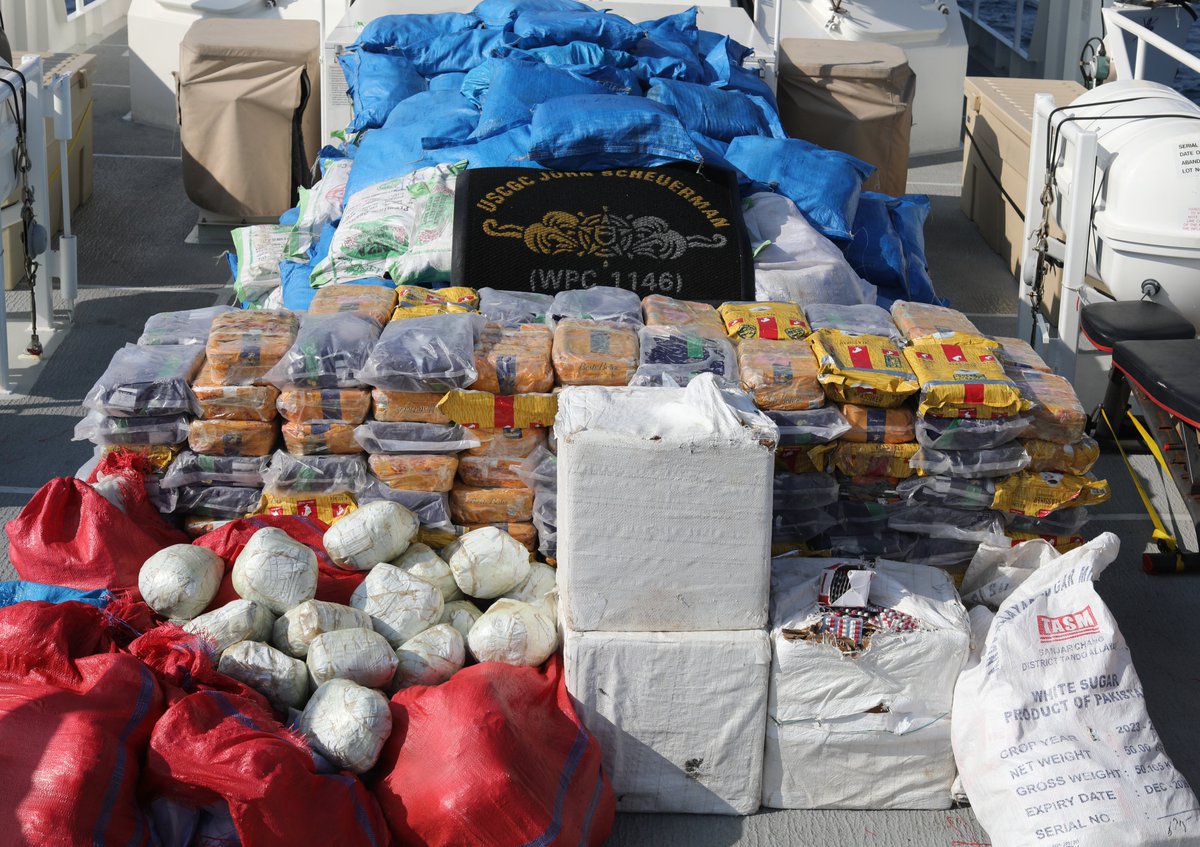 🇺🇸 U.S. Coast Guard cutters assigned to the Combined Maritime Forces seized illegal drugs with a total estimated street value of $24.5 million on Dec. 24 and Dec. 26 from vessels in the Gulf of Oman. Read more ⬇️ combinedmaritimeforces.com/2023/12/28/cmf…