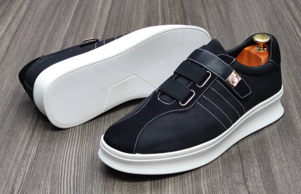 MarcelloGucci's tweet photo. ☎️ *￼6 97 67 79 83 
Nouvel arrivage chaussures homme très bonne semelle 40 à 45.
Chaussures Homme très bon cuir 40 à 45 
 _*18.000frs*_ 💥 💫💫

☎️ *697677983* https://t.co/T1qB98Rf5c